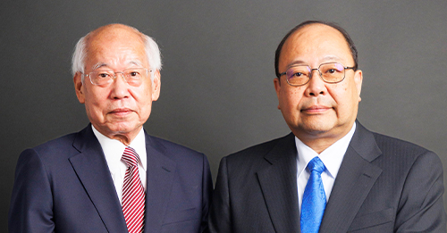 代表取締役 会長執行役員 鈴木幸一、代表取締役社長 谷脇康彦