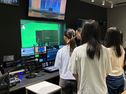 映像配信スタジオの見学