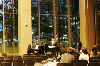 17:53 直前までリハーサルです。